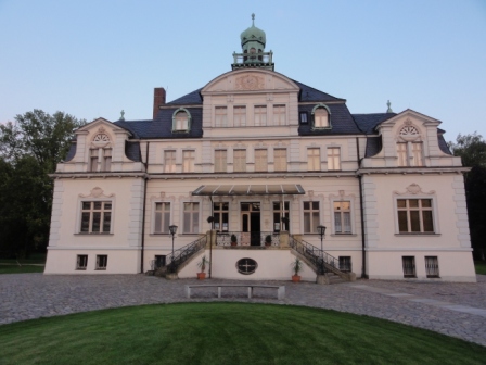 0_Schlossherberg-Front